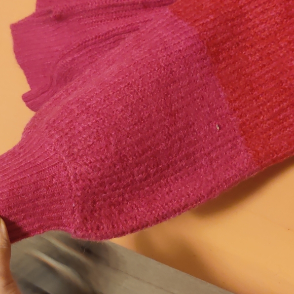 Red pink gradient V-neck balloon sleeves sweater - Picture 5 of 5